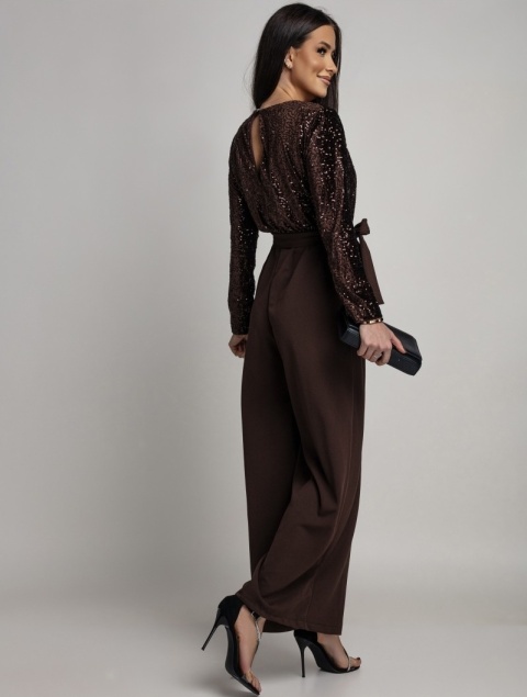 KOMBINEZON MAXI Z CEKINOWĄ GÓRĄ I DŁUGIM RĘKAWEM CZEKOLADOWY